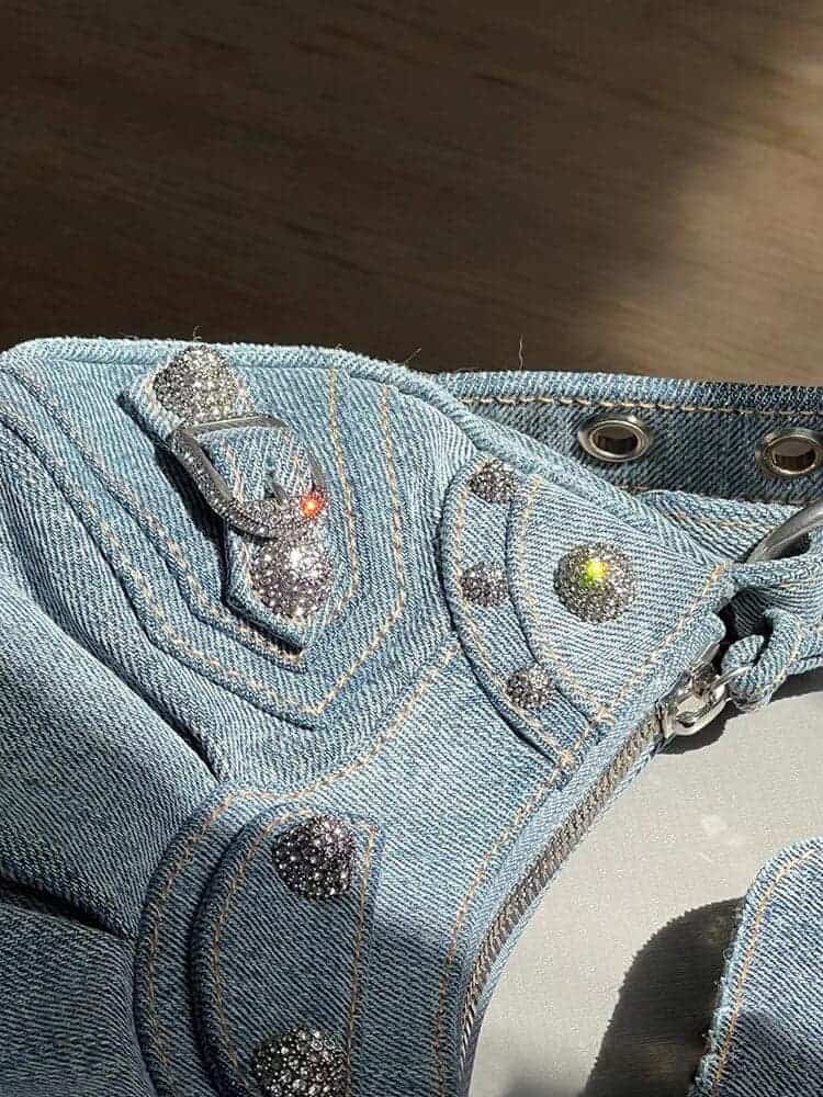 Axelremsväska i retro denim halvmåne