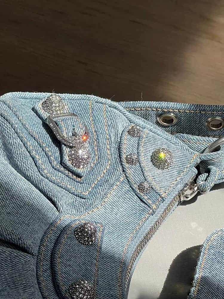Axelremsväska i retro denim halvmåne