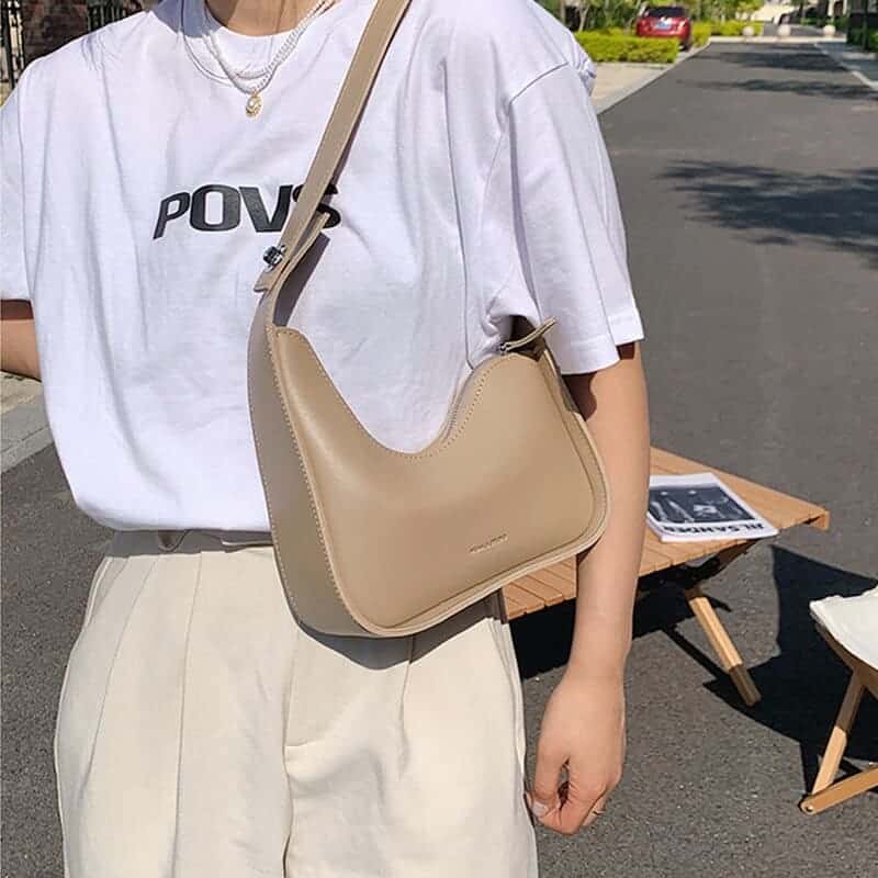 Beige asymmetrisk axelväska