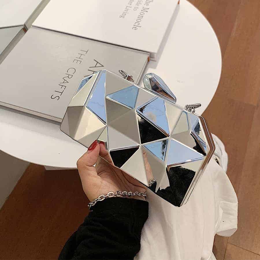 Geometrisk silver axelremsväska