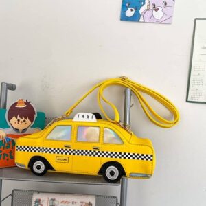 Gul axelremsväska i form av en taxi