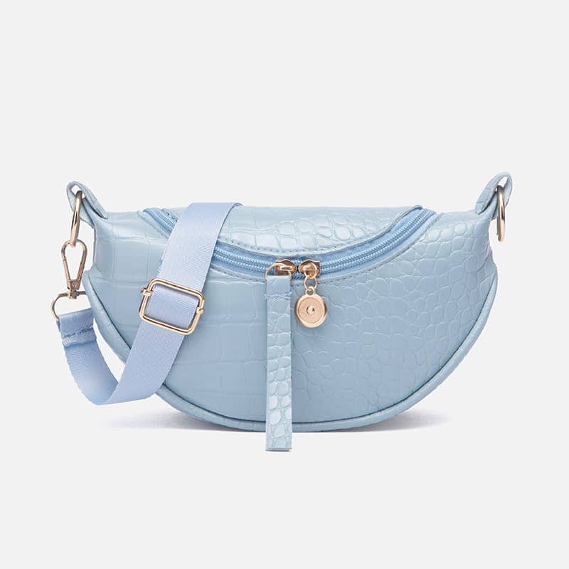 sac banane bandoulière en cuir Blå clair effet peau de lézard sur fond Vit