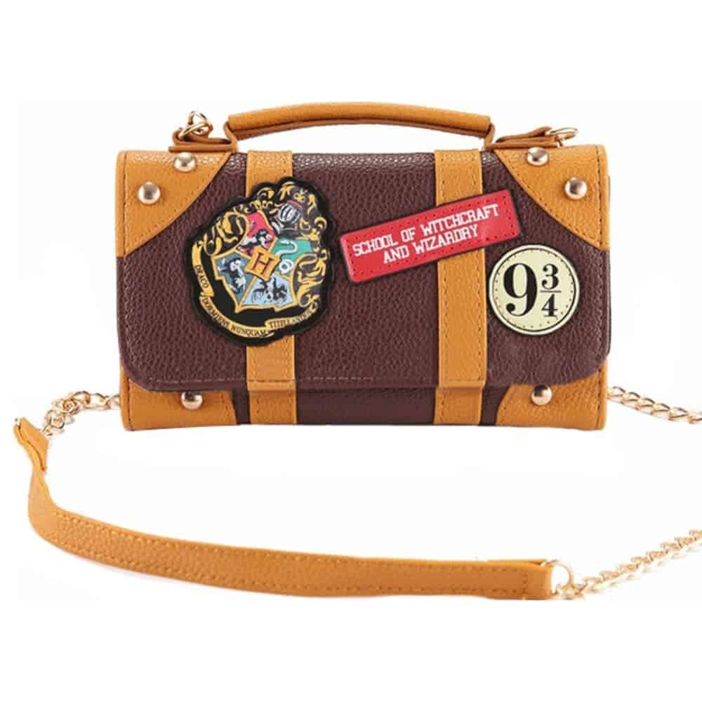 Photo d'un petit sac pochette à bandoulière imitant une valise Harry Potter