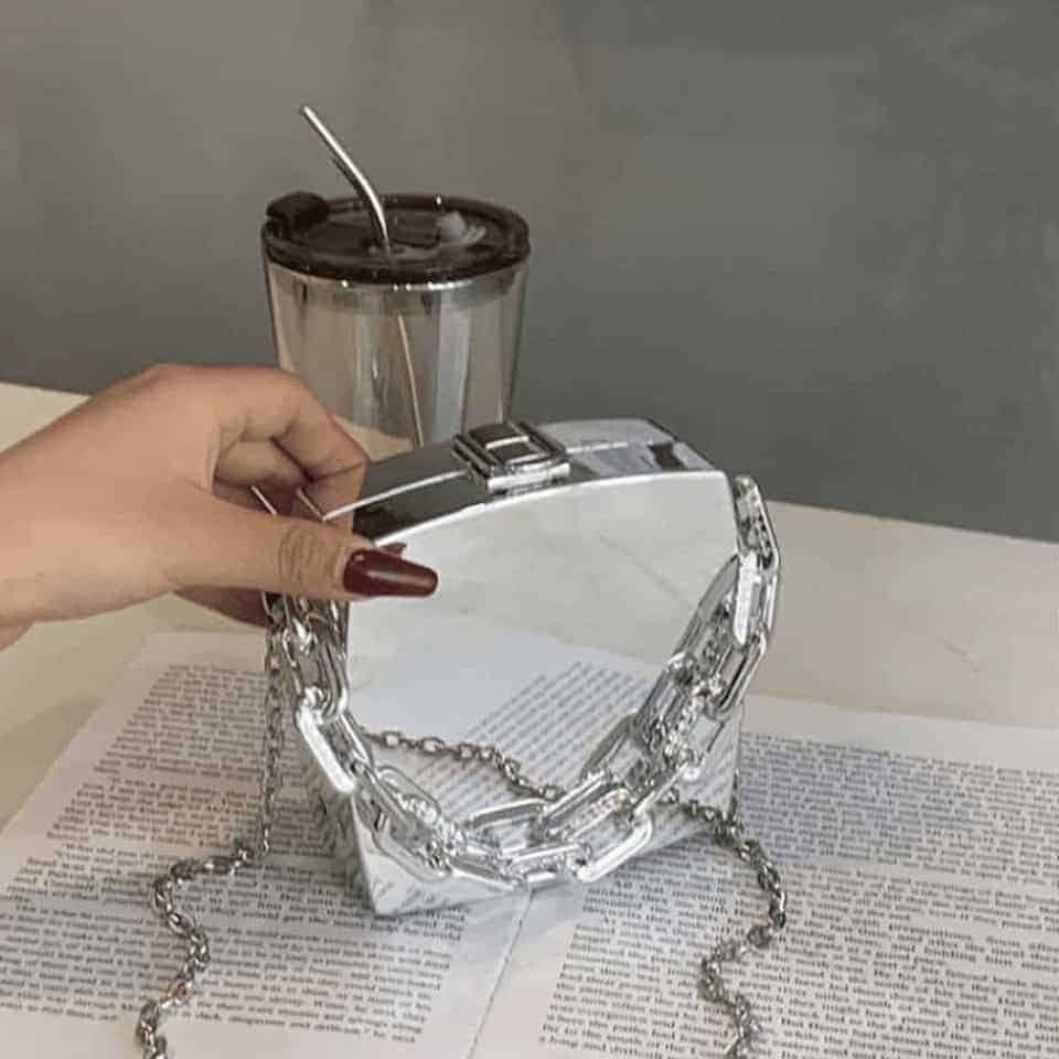 Mini spegelväska med axelrem i silverfinish