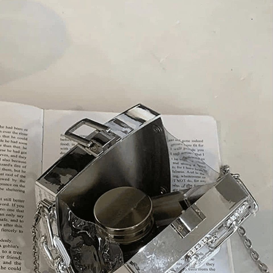 Mini spegelväska med axelrem i silverfinish