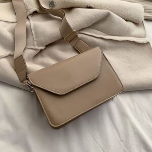 Minimalistisk beige axelremsväska