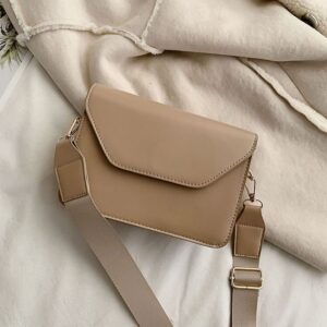Minimalistisk beige axelremsväska
