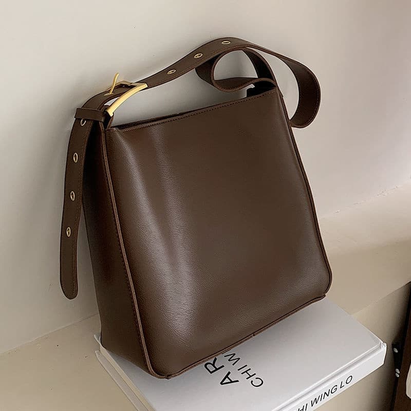 Minimalistisk brun tote väska