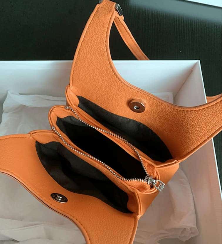Orange axelväska i mjukt syntetiskt läder för kvinnor
