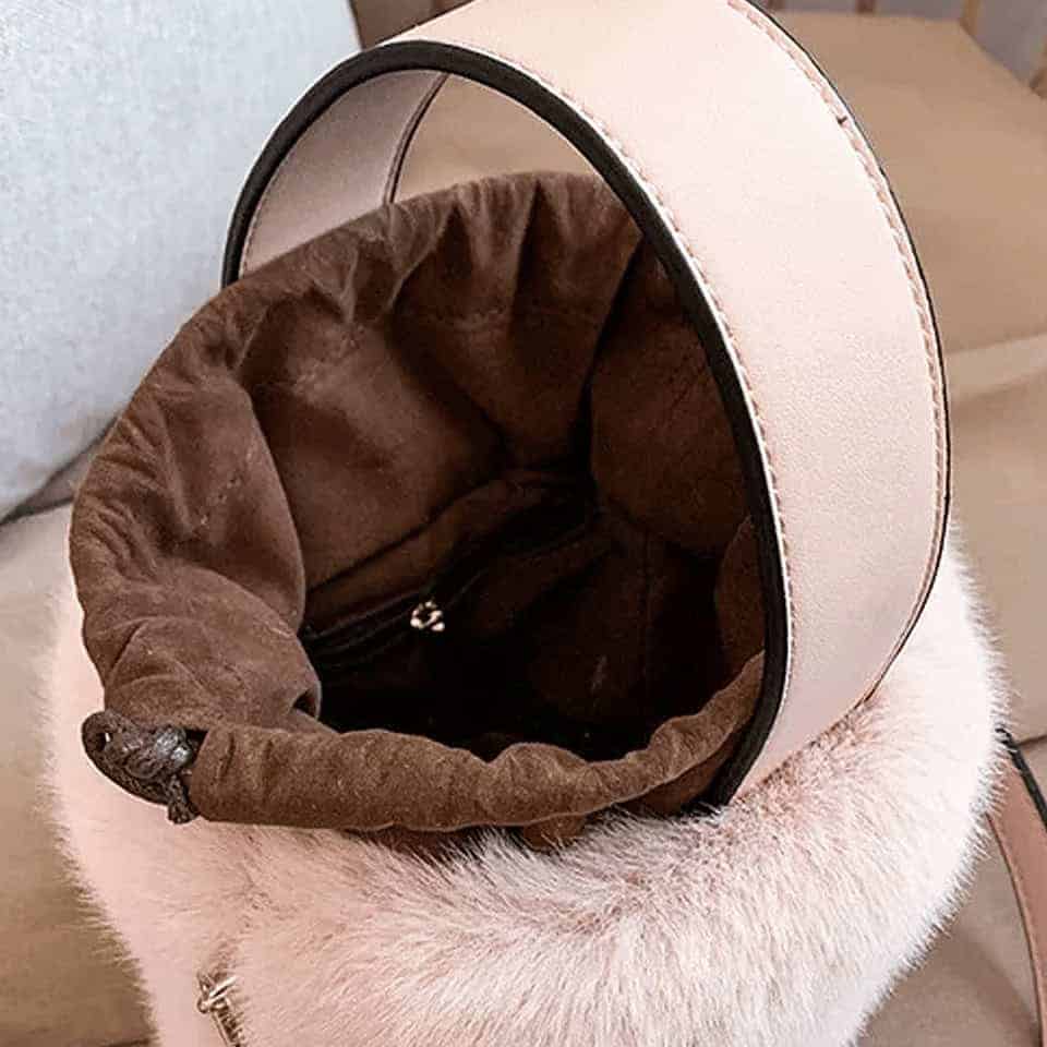Rosa fuskpäls hinkaxelväska