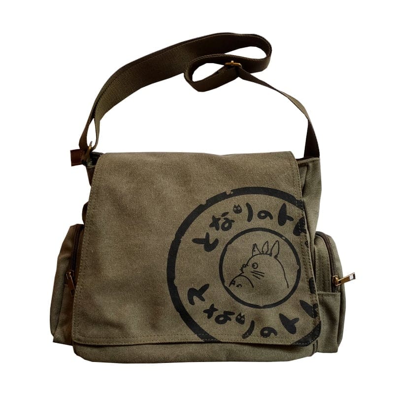 Grand sac kaki avec écriture japonaise et dessin de totoro en Svart sur un fond Vit