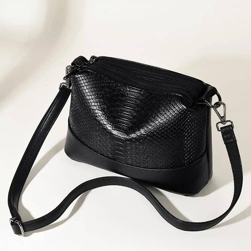 sac à main à bandoulière en cuir synthétique Svart effet crocodile sur fond Vit