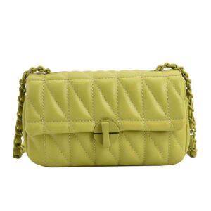 Photo d'une sac pochette à bandoulière Grön anis en cuir synthétique effet matelassé.