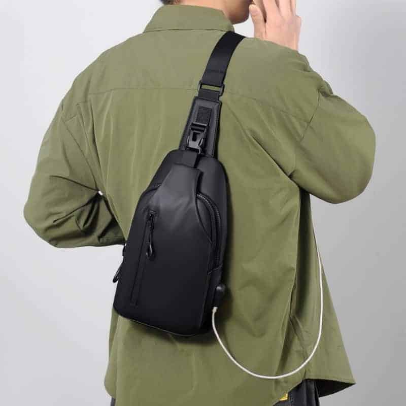 Vattentät axelremsryggsäck för män med USB-port
