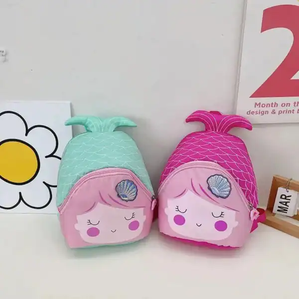 Barnryggsäck sjöjungfru, rosa och turkos, med skaldjur och svans.
