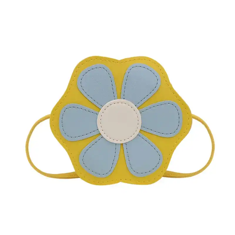 Barnväska i blommaform med gul och ljusblå färg, läderliknande material.