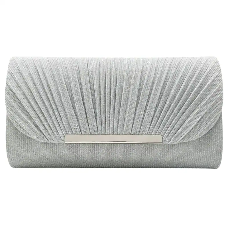 Beige glittrig clutch med plisserad design och metallficka.