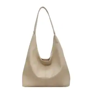 Beige hoboväska, elegant och stilren axelväska med enkel design och praktiskt dragkedja.
