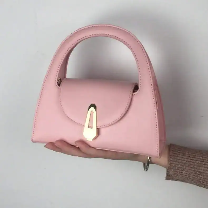 Beige liten handväska med handtag, eleganta damhandväska i pastellrosa.
