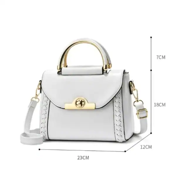 Beige pärlväska med bygel, elegant handbag med guldakcent och vävd detalj.