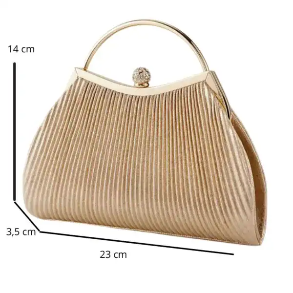 Beige plisserad clutch med guld handtag och glittrande knapp, mått 23x14x3,5 cm.