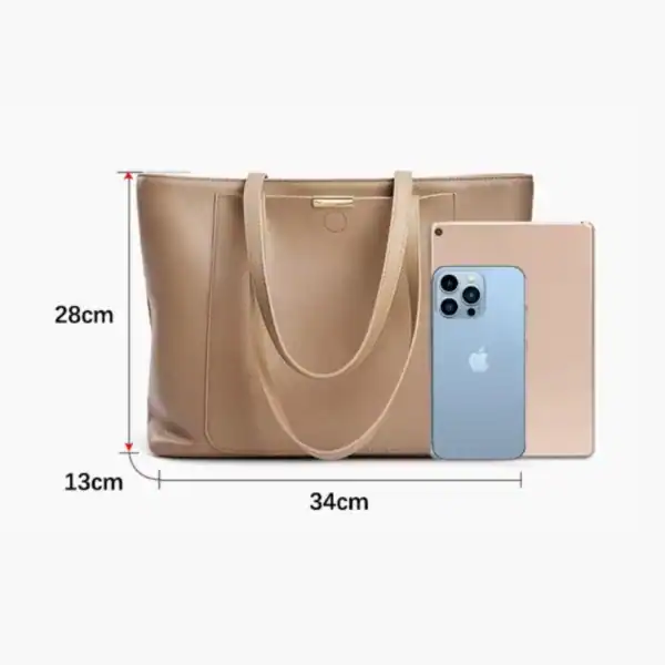 Beige shoppingväska med mått 34x28x13 cm, stor för surfplatta och mobil.