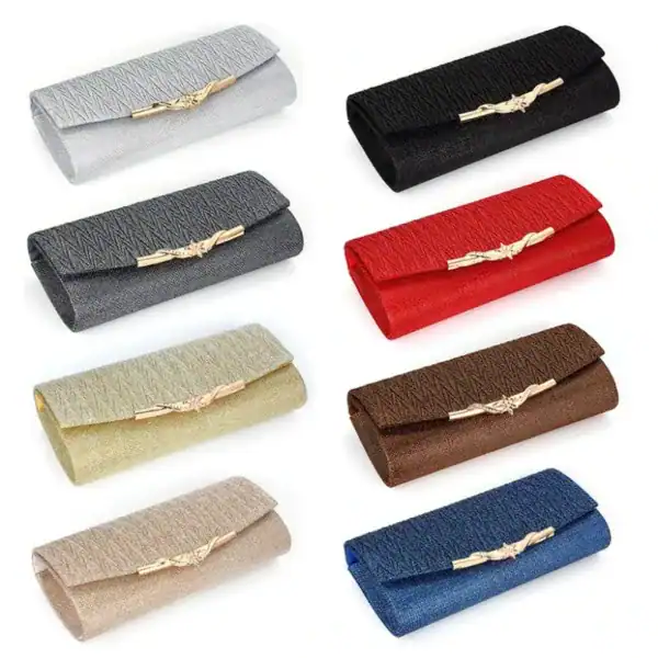 Beige vävd clutch i flera färger, elegant axelväska med guldlock.