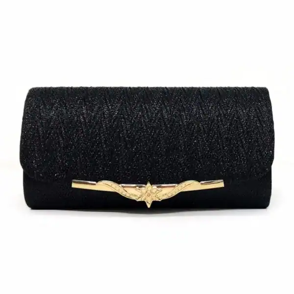 Svart vävd clutch med guldaccent och glittrande yta.