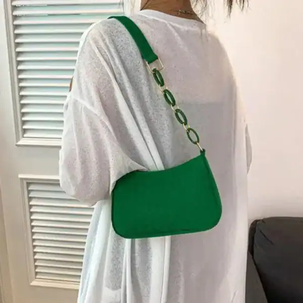 Blå axelremsväska i grön färg med kedjehandtag, modeaccessoarer för kvinnor.