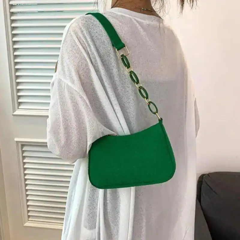 Blå axelremsväska i grön färg med kedjehandtag, modeaccessoarer för kvinnor.