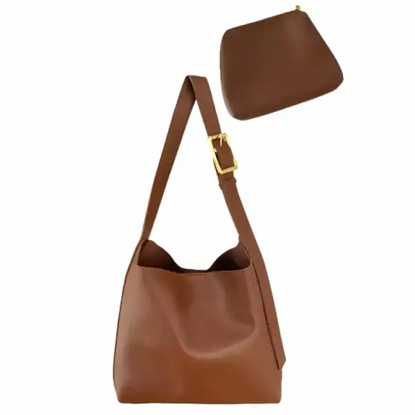 Brun Axelväska med necessär, läder axelväska för kvinnor, elegant och praktisk.