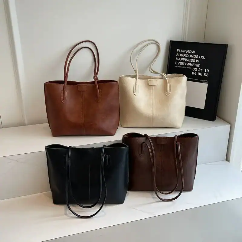 Brun shopper väska i olika färger, läderliknande material, trendig axelväska för dam.
