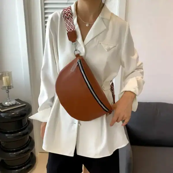 Brun stor midjeväska med mönstrad axelrem, modeaccessoarer för kvinnor.