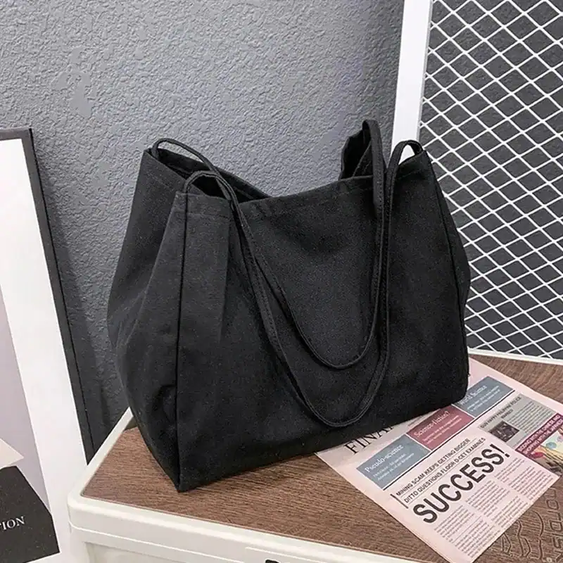 Brun tygshopper, stor handväska i bomull, trendig axelväska för vardag och shopping.