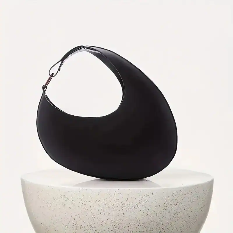 Cognacfärgad halvmånsväska i svart läder, modern design, axelväska för kvinnor.