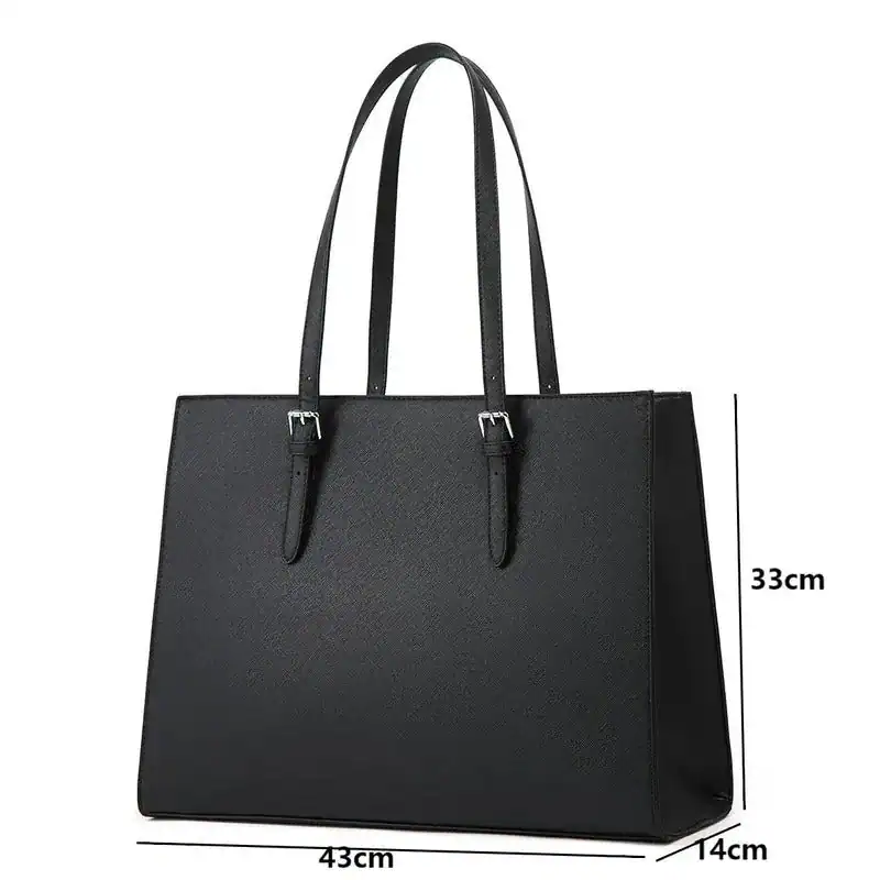 Cognacfärgad shoppingväska, stor axelväska med mått 43x33x14 cm.