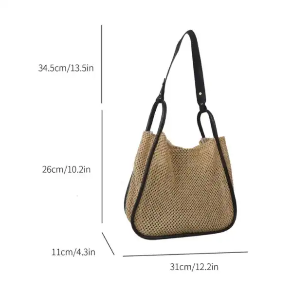 Beige flätad shoppingväska med svarta handtag, storlek 34,5x31 cm.