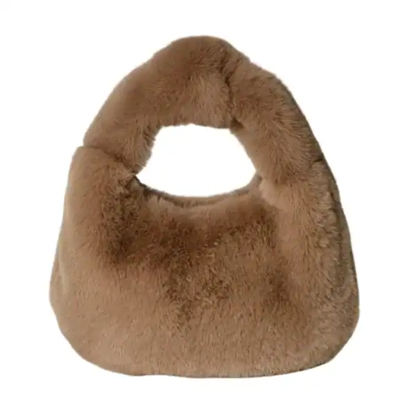 Grå fluffig hobo axelväska med mjuk pälsliknande yta och runt handtag.