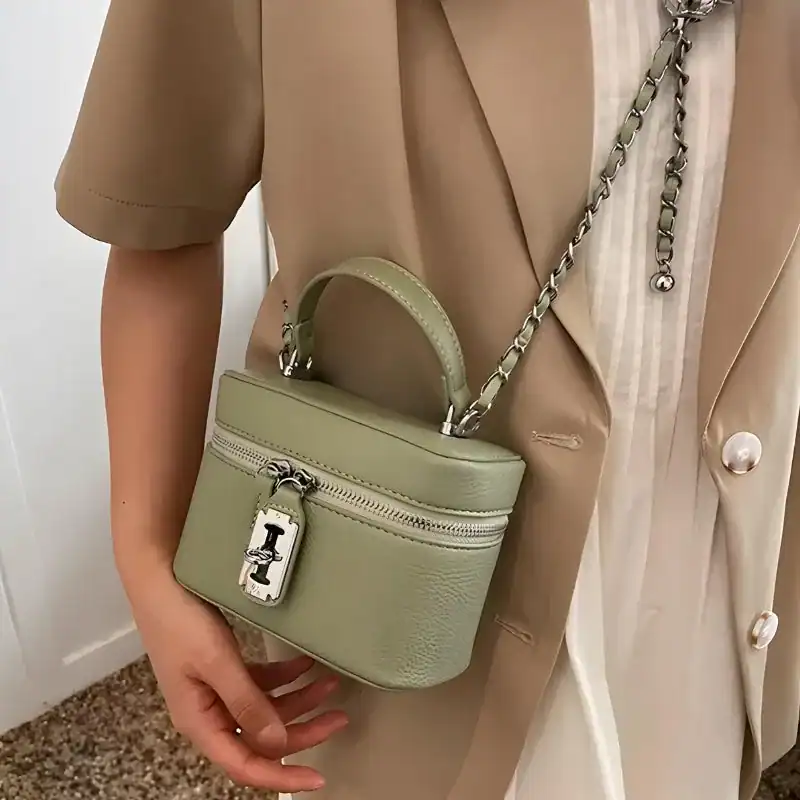 Grön liten väska med kedja, trendig axelväska för kvinnor, modeaccessoarer.