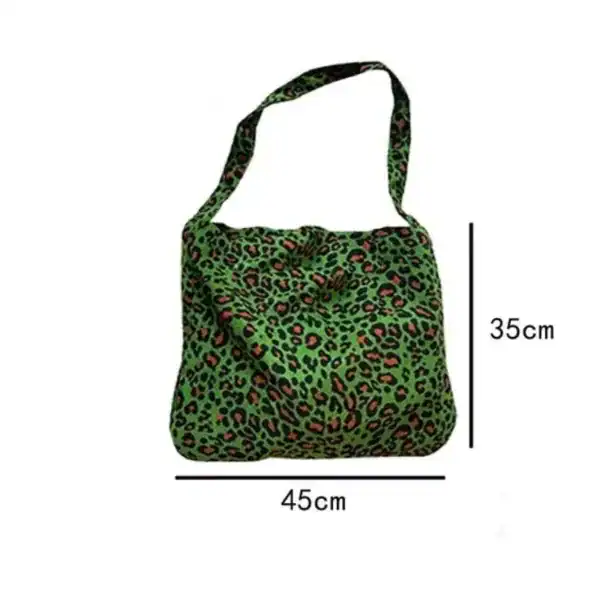 Grön damväskor med leopardmönster, axelväska 45x35 cm.