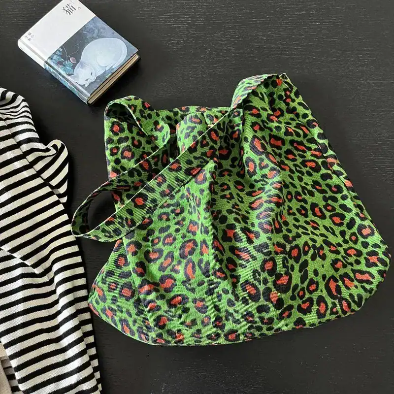 Grön damväskor med leopardmönster, trendig axelväska för kvinnor.