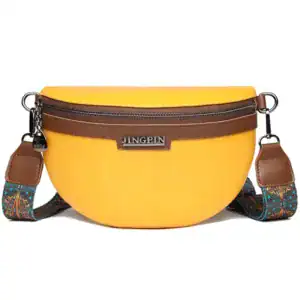 Gul midjeväska med mönstrad axelrem och brun läderdetalj.