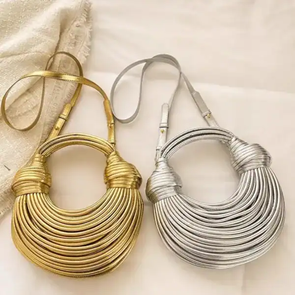 Guldig och silverfärgad knuten väska med band, modeaccessoarer för kvinnor.