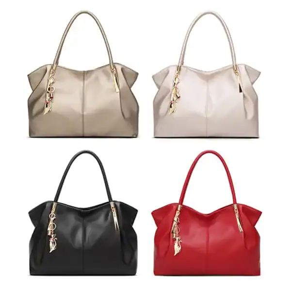 Guldig shopper väska i fyra färger: beige, vit, svart och röd.
