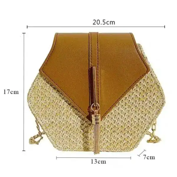 Hexagonal stråväska i beige och brunt med mättningsmärkning.