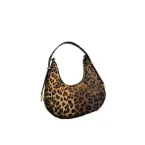 Leopardmönstrad hoboväska med svart handtag och guldtonade detaljer.