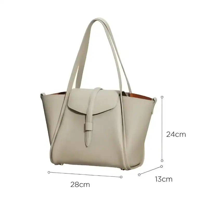Khakigrön shoppingväska med mått 28x24x13 cm, praktisk axelväska för daglig användning.