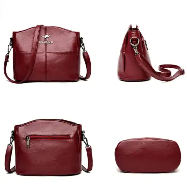Krämvit crossbody väska med axelrem, läderliknande material och frontficka.