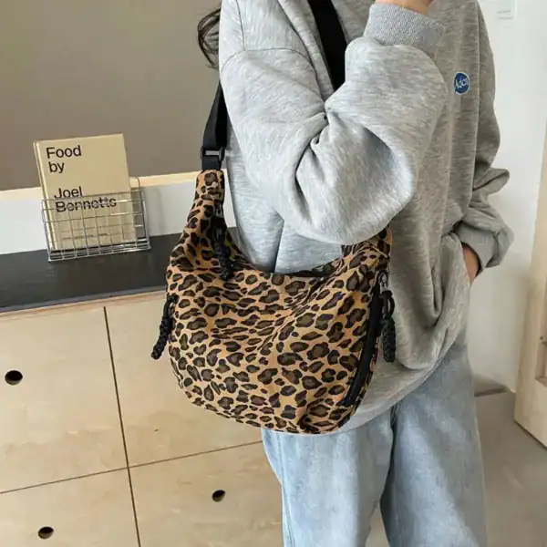 Leopard hobo axelväska, modeväskor med leopardmönster, trendig axelväska för kvinnor.