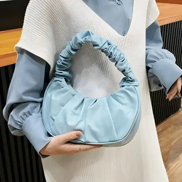 Lila plisserad väska med runt handtag, modeaccessoarer för kvinnor.